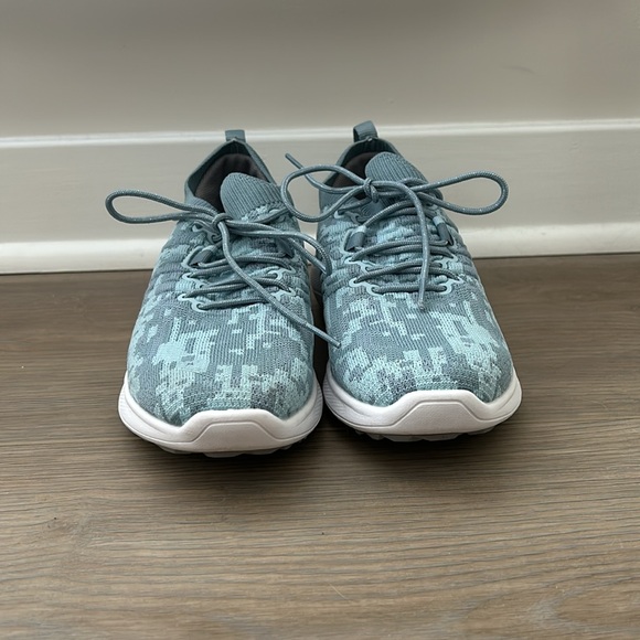 Women’s FootJoy Golf Shoes - Picture 3 of 6